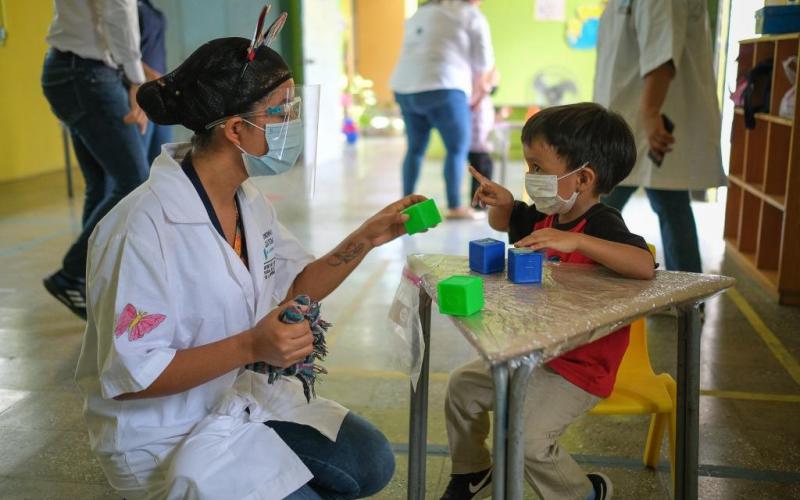 El personal de la Familia SBS se encuentra muy emocionado con volver a clases