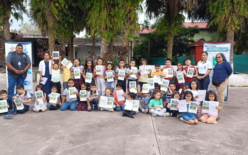  Vecinos y estudiantes de El Chal, Petén, capacitados sobre gestión de residuos y desechos