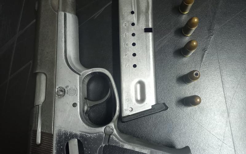 Capturan a tres personas que asaltaban en semáforos de la zona 1 capitalina