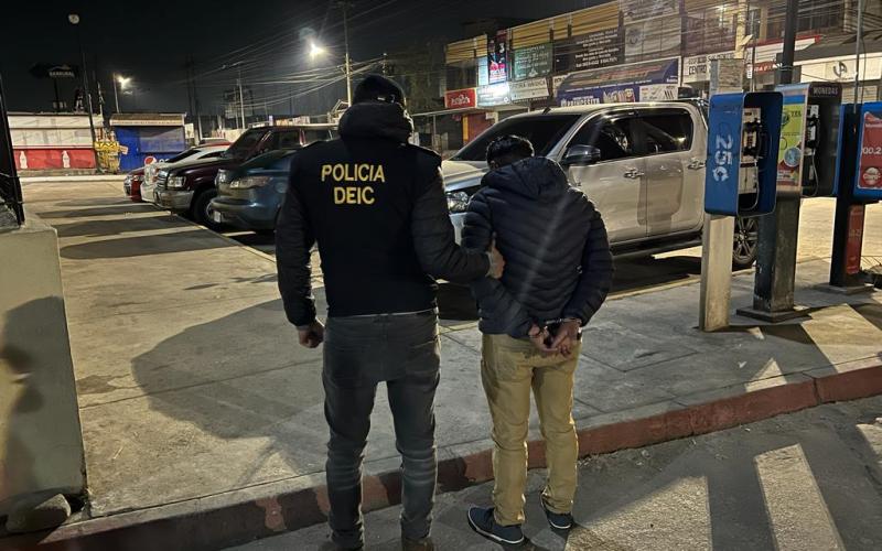 Recorrido de seguridad permite la detención de tres personas por robo