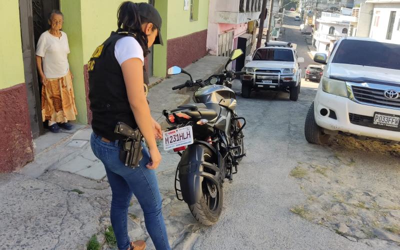 Dos vehículos recuperados por especialistas de DEIC