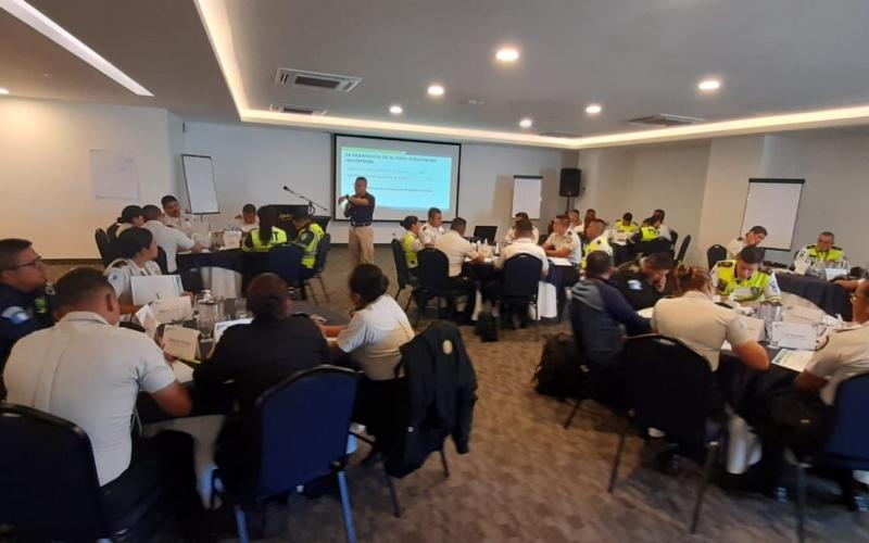 Capacitan a agentes de policía para prevenir ingreso de menores a pandillas