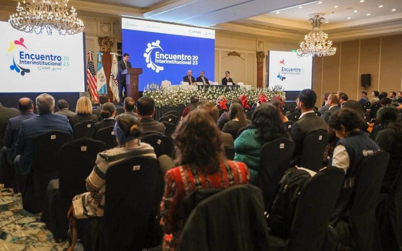 El Ministro de Economía Dr.  Janio Rosales aperturó el evento. 