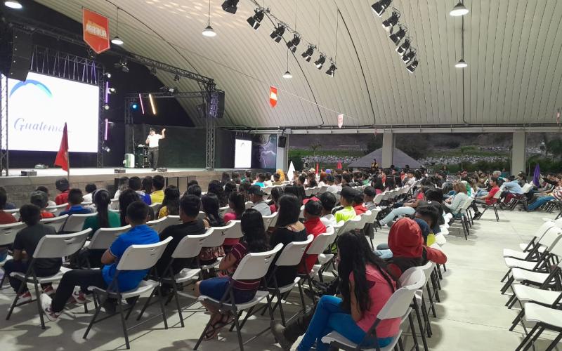 PNC capacita a jóvenes y adultos para prevenir delitos cibernéticos 