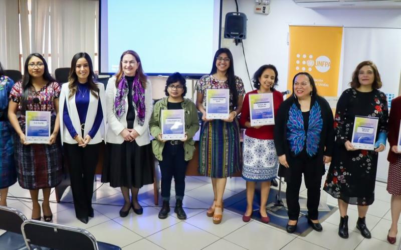 Mujeres y niñas comprometidas con el avance de la tecnología transformadora y la educación digital