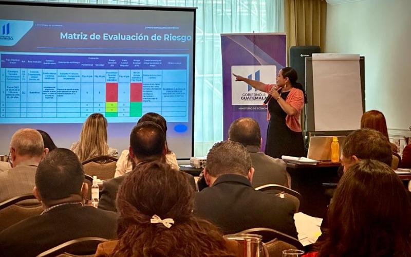 Personal de Mineco recibe capacitación sobre evaluación de riesgos