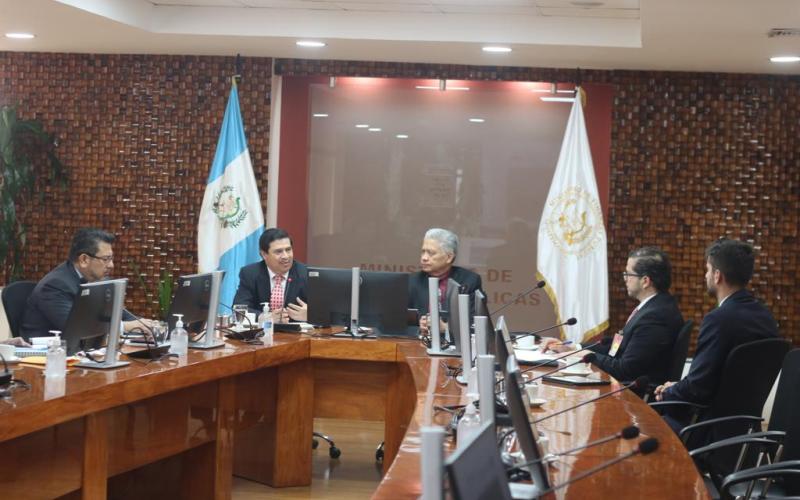 MINFIN expone indicadores macrofiscales a Calificadora de Riesgo Internacional