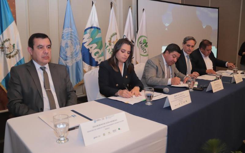 FIRMA DE ACUERDO DEL PROYECTO RELIVE: MEDIOS DE VIDA RESILIENTES DE PEQUEÑOS AGRICULTORES VULNERABLES EN LOS PAISAJES MAYAS Y CORREDOR SECO DE GUATEMALA