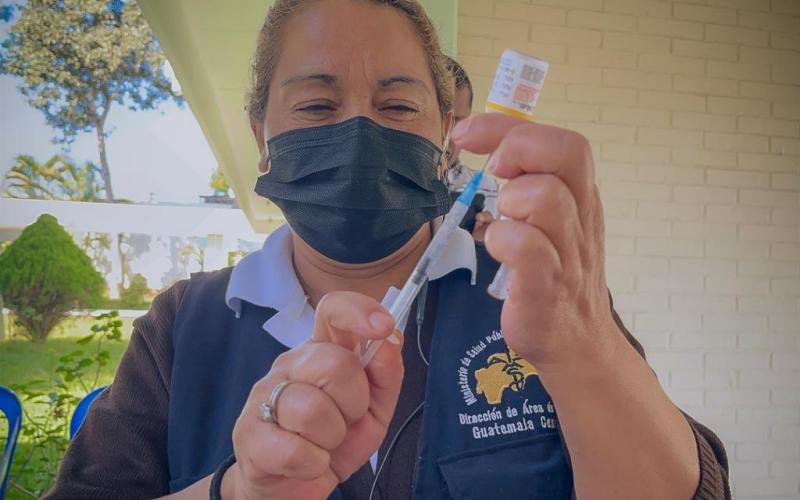 La Influenza es una enfermedad respiratoria contagiosa, por lo que se recomienda vacunarse una vez al año para prevenirla