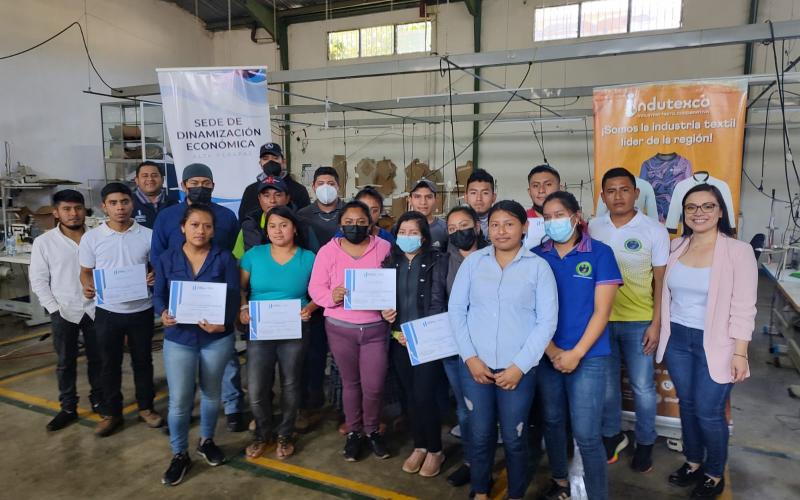 Textileros de Alta Verapaz reciben apoyo del Mineco