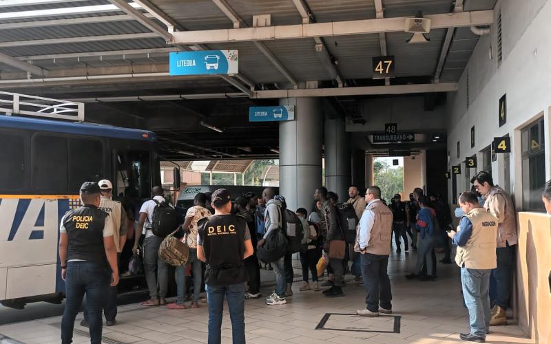 Especialistas de la DEIC remitieron a migración a 44 extranjeros