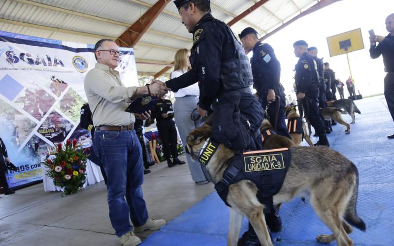 Se concluye instrucción a agentes caninos y conforman binomios K-9