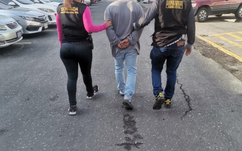 Capturan a extorsionistas y localizan artefacto explosivo en allanamientos