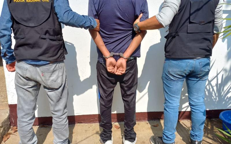 Especialistas antipandillas incautan más Q11 mil