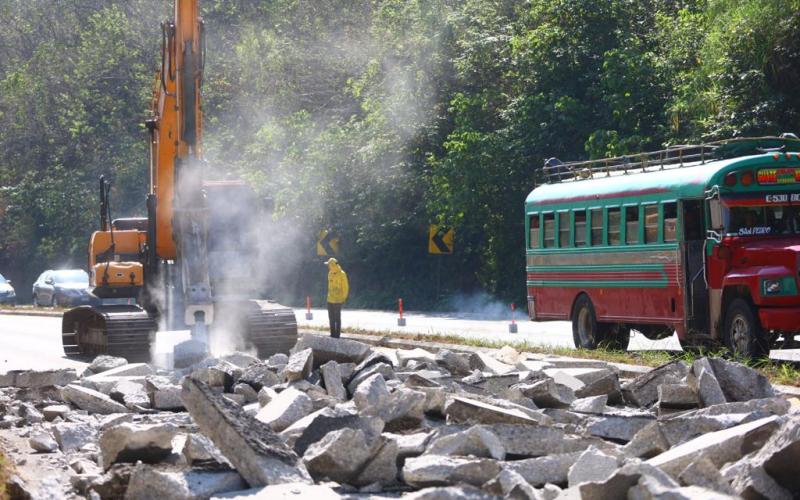 Trabajos en Pueblo Nuevo Viñas. 