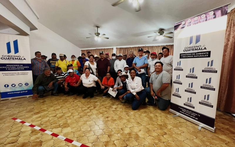 Capacitan a pescadores de Izabal para la protección de los ecosistemas marinos