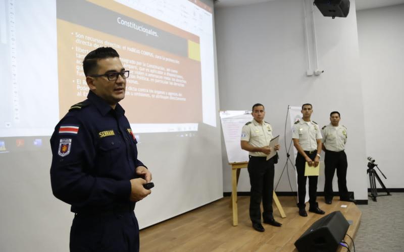 Policías exponen casos y experiencias sobre Ética Policial y Panorama Regional de los DDHH