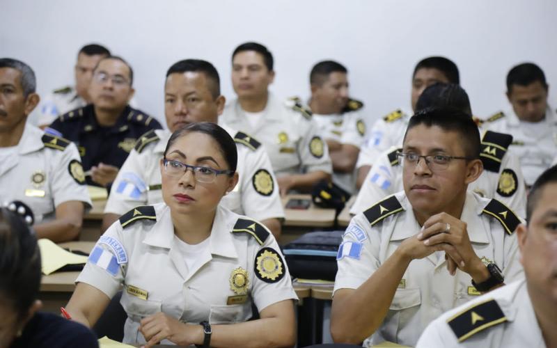Mandos policiales de Centroamérica y México continúan formándose en el uso de la fuerza y principios humanitarios