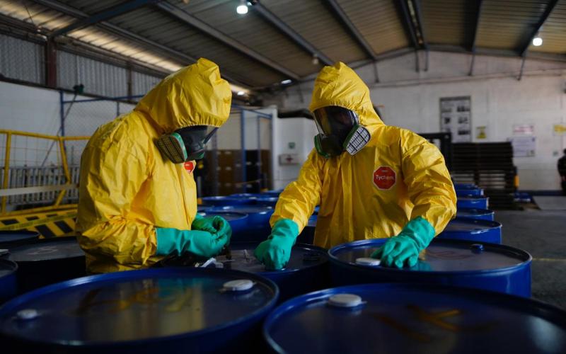 Incautan toneles con sustancias químicas para la fabricación de drogas sintéticas