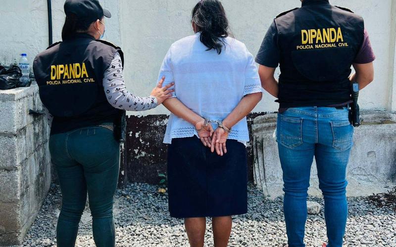 Detienen a mujeres por préstamo de cuenta bancaria y cobro de extorsión