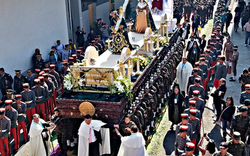 Viacrucis procesional de Jesús Nazareno de la Misericordia y Virgen de Dolores de la Cuasiparroquia Personal Castrense “San Miguel Arcángel”