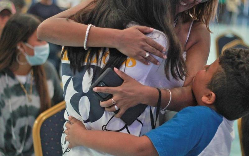 Toda la emoción se funda en un abrazo de orgullo y agradecimiento a la vida