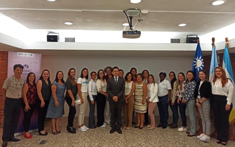 se continúan beneficiando a empresarias y emprendedoras con el Proyecto CANAC