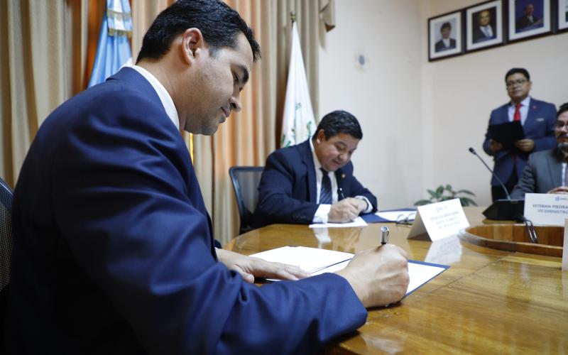 MARN firma convenio de cooperación con el Colegio de Arquitectos