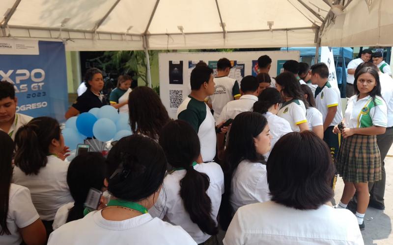 Exbecarios abordarán en panel foro importancia de la educación y las oportunidades que se abren a través del sistema de becas