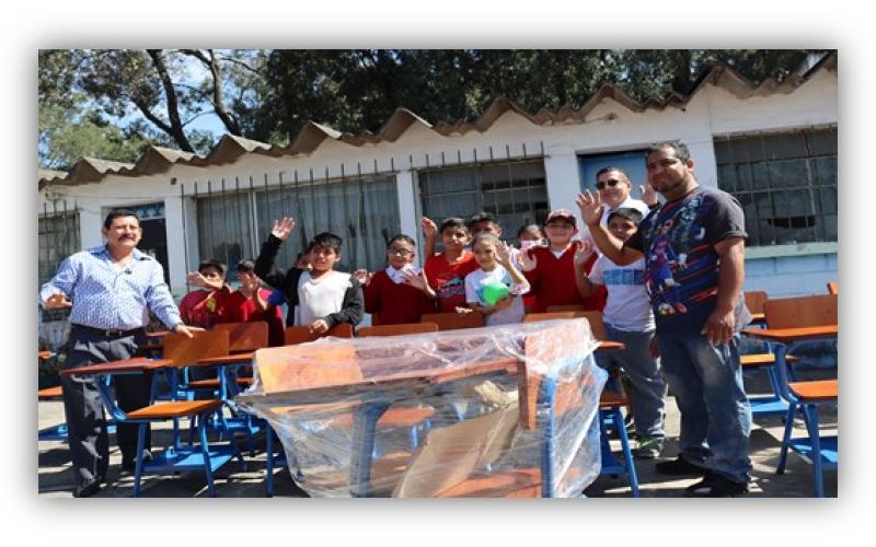 Dideduc Guatemala Occidente  entrega escritorios a centros educativos