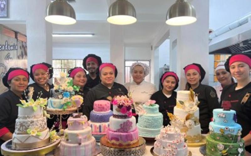 Evalúan a postulantes del área ocupacional de pastelería
