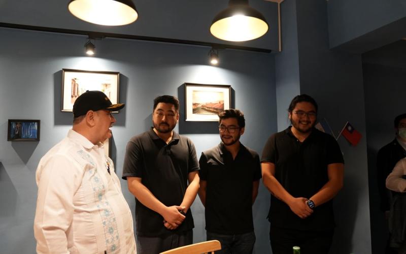 Presidente Alejandro Giammattei visita restaurante guatemalteco en China (Taiwán)