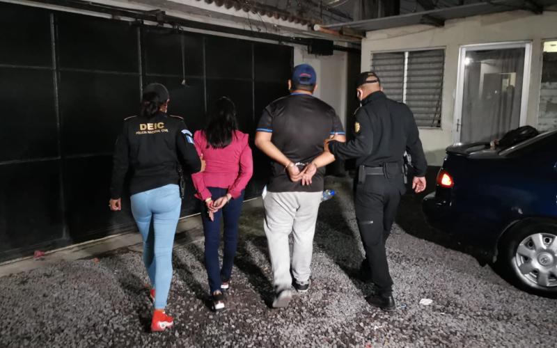 Capturados trasladaban más de Q309 mil en automóvil