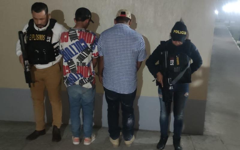 Dos personas pretendían vender armas de fuego