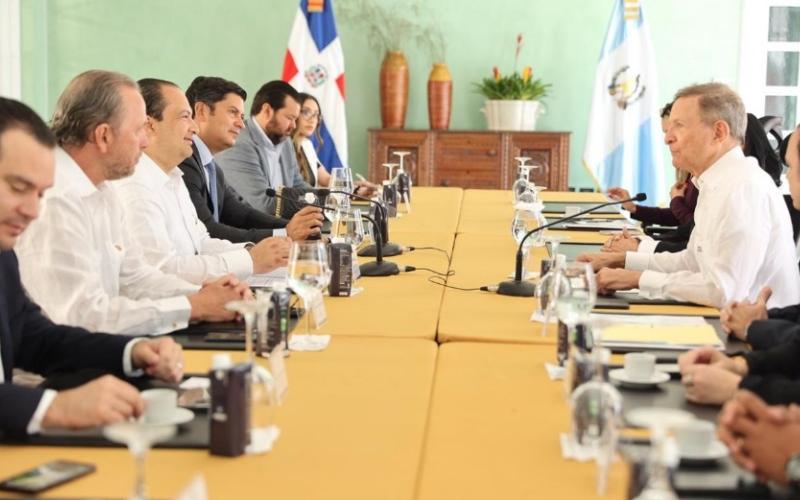 Reunión con canciller dominicano.