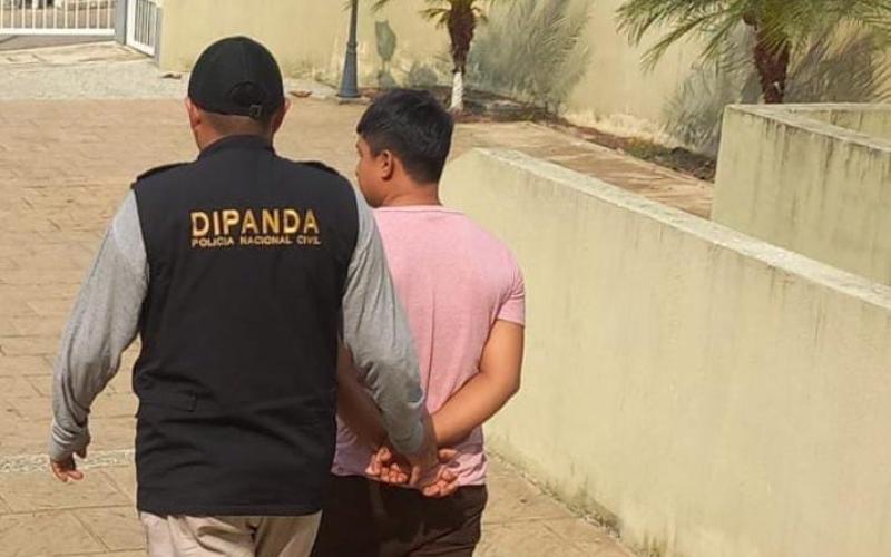 Dipanda captura a tres personas y notifica a un reo por extorsión