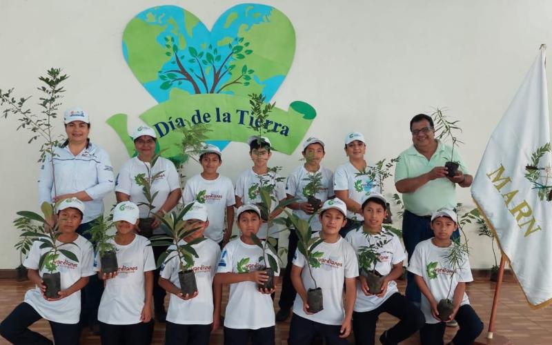 Con educación ambiental, estudiantes de Mixco y Guatemala celebran el Día de la Tierra