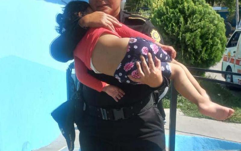 La PNC auxilia a menor de 3 años en El Progreso y rescata a otro en Izabal