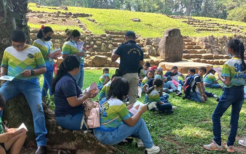 Policía de Turismo capacita a estudiantes para prevenir el acoso escolar
