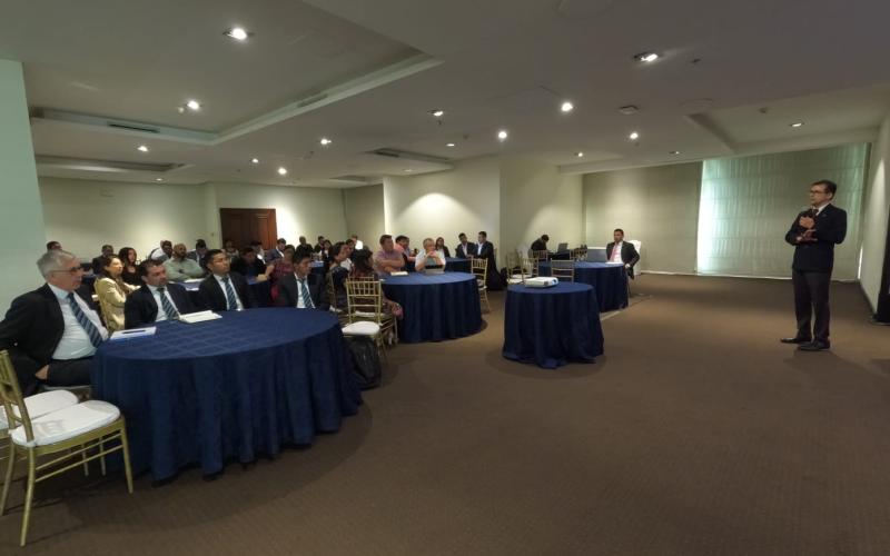 Público conoce sobre el navegador financiero y el Programa Sello Blanco