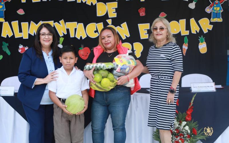 Ministerio de Educación realiza la tercera entrega de Alimentación Escolar