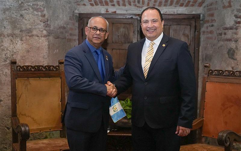 Cancilleres de Guatemala y Surinam dialogan sobre prioridades bilaterales y regionales