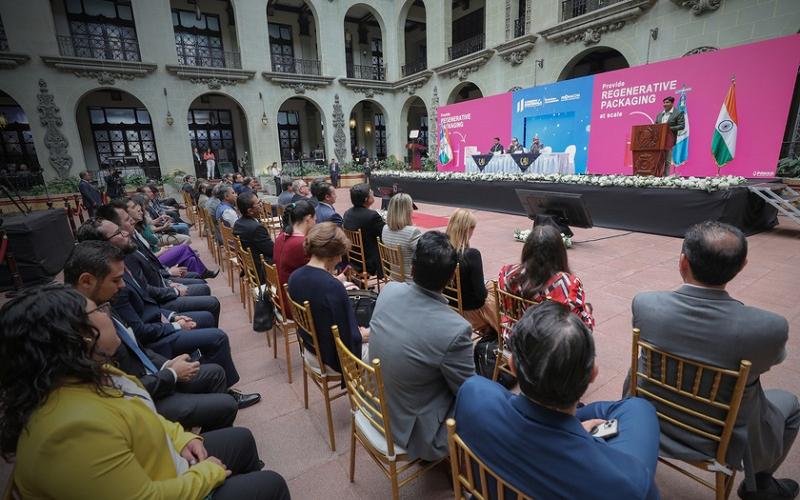 El  CEO de Pakka  Inc., Ved Krishna, durante su participación en el evento.