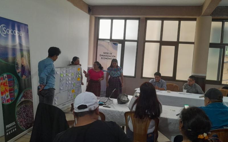 Emprendedores reciben capacitación sobre elaboración de plan de negocio en Sololá