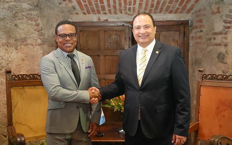 Guatemala y Trinidad y Tobago intercambian perspectivas sobre prioridades bilaterales y regionales