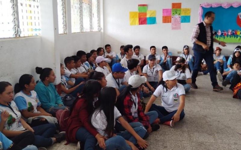 Capacitan a estudiantes de Quiché para recuperar áreas forestales