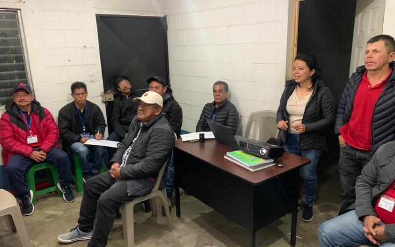 Miembros del Consejo Comunitario de Desarrollo de Esquipulas Palo Gordo reciben taller sobre el Cambio Climático
