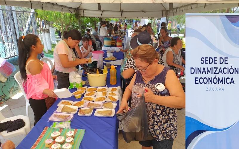 Personas son parte del festival de reactivación económica en Zacapa
