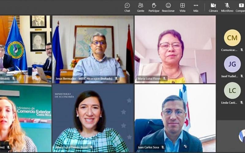 Ministros de economía durante la reunión.