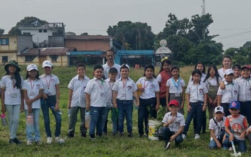 Estudiantes de San Felipe Retalhuleu comprometidos con el medioambiente
